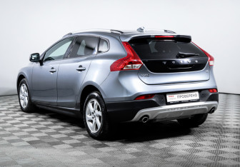 Подержанный автомобиль Volvo V40 Cross Country 2018 года (7 фото)