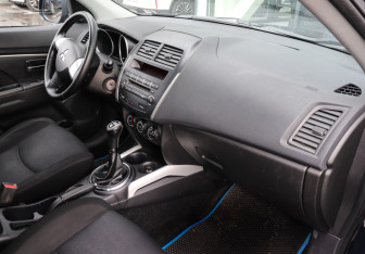 Подержанный автомобиль Mitsubishi ASX 2011 года (7 фото)