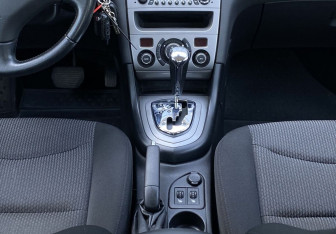 Подержанный автомобиль Peugeot 408 2012 года (13 фото)