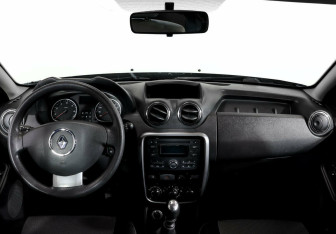 Подержанный автомобиль Renault Duster 2012 года (6 фото)