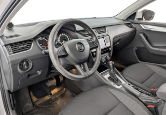 Подержанный автомобиль Skoda Octavia Liftback 2018 года (12 фото)