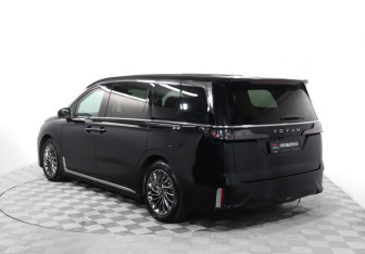 Подержанный автомобиль Voyah Dream 2023 года (7 фото)