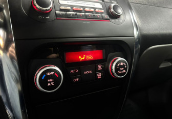 Подержанный автомобиль Suzuki SX4 Hatchback 2011 года (17 фото)