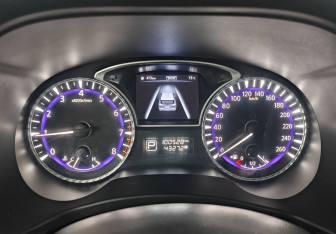 Подержанный автомобиль Infiniti QX60 2016 года (14 фото)