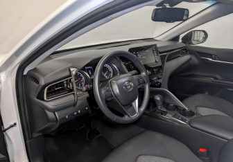 Подержанный автомобиль Toyota Camry Sedan 2022 года (16 фото)