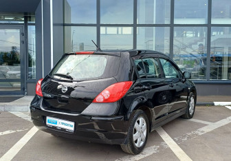 Подержанный автомобиль Nissan Tiida Hatchback 2007 года (5 фото)