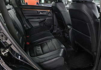 Подержанный автомобиль Honda CR-V 2017 года (13 фото)