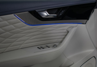 Подержанный автомобиль Hongqi HS5 2023 года (18 фото)