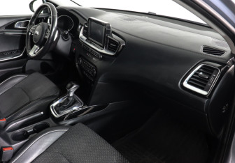 Подержанный автомобиль Kia Ceed Hatchback 2019 года (10 фото)