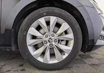 Подержанный автомобиль Skoda Superb Liftback 2020 года (12 фото)
