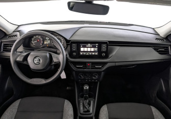 Подержанный автомобиль Skoda Rapid Liftback 2021 года (14 фото)