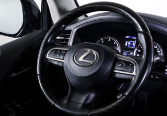 Подержанный автомобиль Lexus LX 2020 года (17 фото)