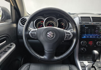 Подержанный автомобиль Suzuki Grand Vitara 2010 года (12 фото)