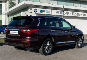 Подержанный автомобиль Infiniti JX 2013 года (5 фото)