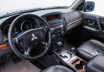 Подержанный автомобиль Mitsubishi Pajero 2007 года (9 фото)