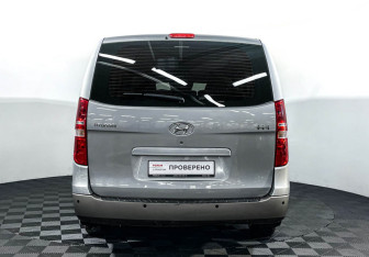 Подержанный автомобиль Hyundai H-1 2015 года (6 фото)