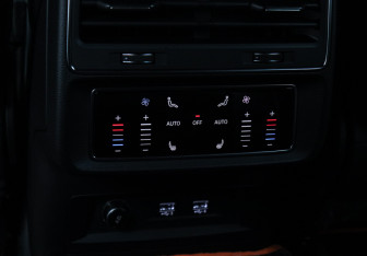 Подержанный автомобиль Audi Q8 2019 года (10 фото)