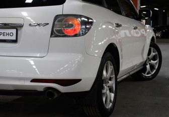 Подержанный автомобиль Mazda CX-7 2011 года (21 фото)