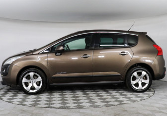 Подержанный автомобиль Peugeot 3008 2013 года (8 фото)
