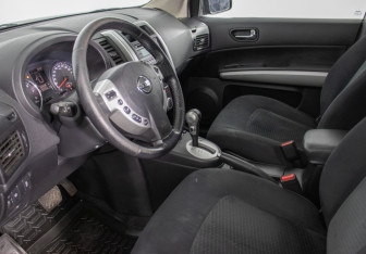 Подержанный автомобиль Nissan X-Trail 2012 года (10 фото)