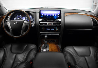 Подержанный автомобиль Infiniti QX80 2017 года (8 фото)