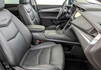Подержанный автомобиль Cadillac XT5 2016 года (25 фото)