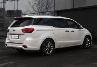 Подержанный автомобиль Kia Carnival 2018 года (5 фото)