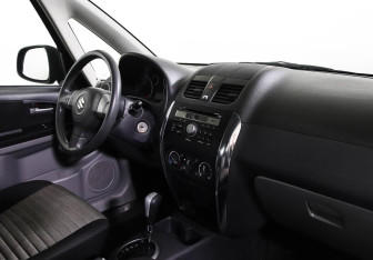 Подержанный автомобиль Suzuki SX4 Hatchback 2013 года (5 фото)