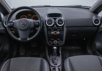 Подержанный автомобиль Opel Corsa 2008 года (13 фото)