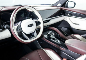 Подержанный автомобиль Geely Monjaro 2023 года (11 фото)