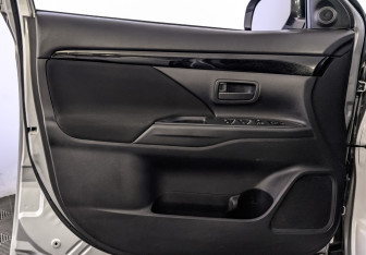 Подержанный автомобиль Mitsubishi Outlander 2021 года (19 фото)