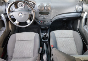 Подержанный автомобиль Chevrolet Aveo Hatchback 2010 года (10 фото)