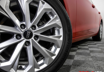 Подержанный автомобиль Audi A4 Sedan 2022 года (30 фото)