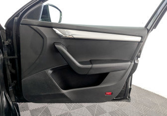 Подержанный автомобиль Skoda Octavia Liftback 2014 года (24 фото)