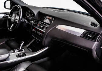 Подержанный автомобиль BMW X4 2017 года (9 фото)