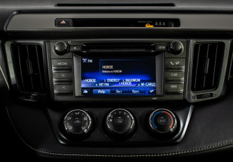 Подержанный автомобиль Toyota RAV4 2016 года (13 фото)