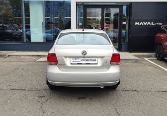 Подержанный автомобиль Volkswagen Polo Sedan 2011 года (6 фото)