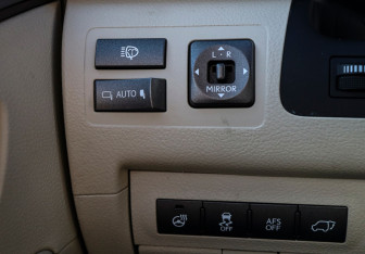 Подержанный автомобиль Lexus LX 2012 года (22 фото)