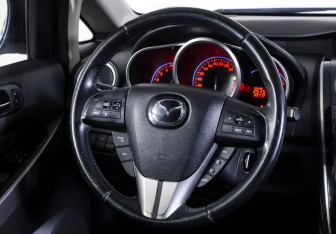 Подержанный автомобиль Mazda CX-7 2011 года (13 фото)
