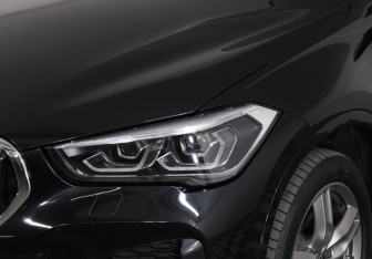 Подержанный автомобиль BMW X1 2022 года (7 фото)