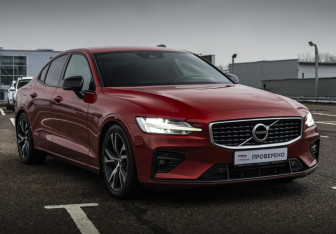 Подержанный автомобиль Volvo S60 2019 года (4 фото)