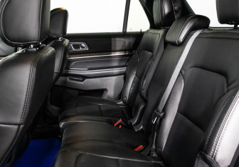 Подержанный автомобиль Ford Explorer 2017 года (18 фото)