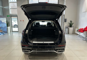 Подержанный автомобиль Hongqi HS5 2024 года (7 фото)
