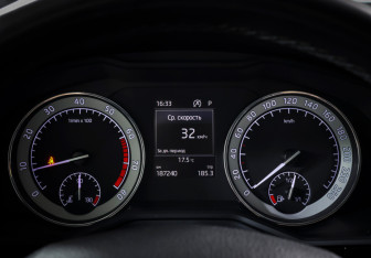 Подержанный автомобиль Skoda Superb Wagon 2016 года (17 фото)