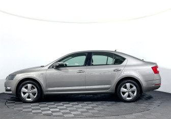 Подержанный автомобиль Skoda Octavia Liftback 2019 года (8 фото)