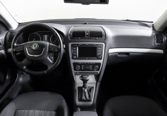 Подержанный автомобиль Skoda Octavia Wagon 2012 года (10 фото)