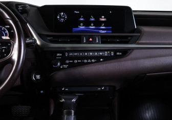 Подержанный автомобиль Lexus ES 2019 года (14 фото)