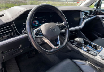 Подержанный автомобиль Volkswagen Touareg 2021 года (13 фото)