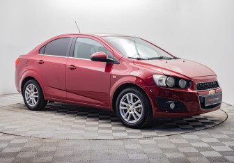 Подержанный автомобиль Chevrolet Aveo Sedan 2013 года (7 фото)