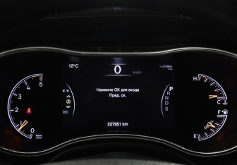 Подержанный автомобиль Jeep Grand Cherokee 2013 года (10 фото)